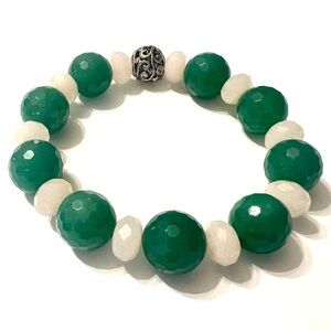 Natural green jade and white quartz stretch bead bracelet